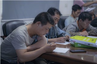 朝陽(yáng)集團(tuán)開展行車和有限作業(yè)空間安全操作培訓(xùn)、道路交通安全培訓(xùn)
